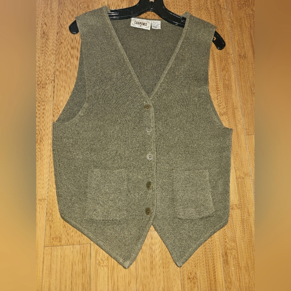 CHAMONIX XS WOMENS KHAKI KNIT VEST. GORGEOUS FIT AND SHAPE. MEASUREMENTS IN 📸